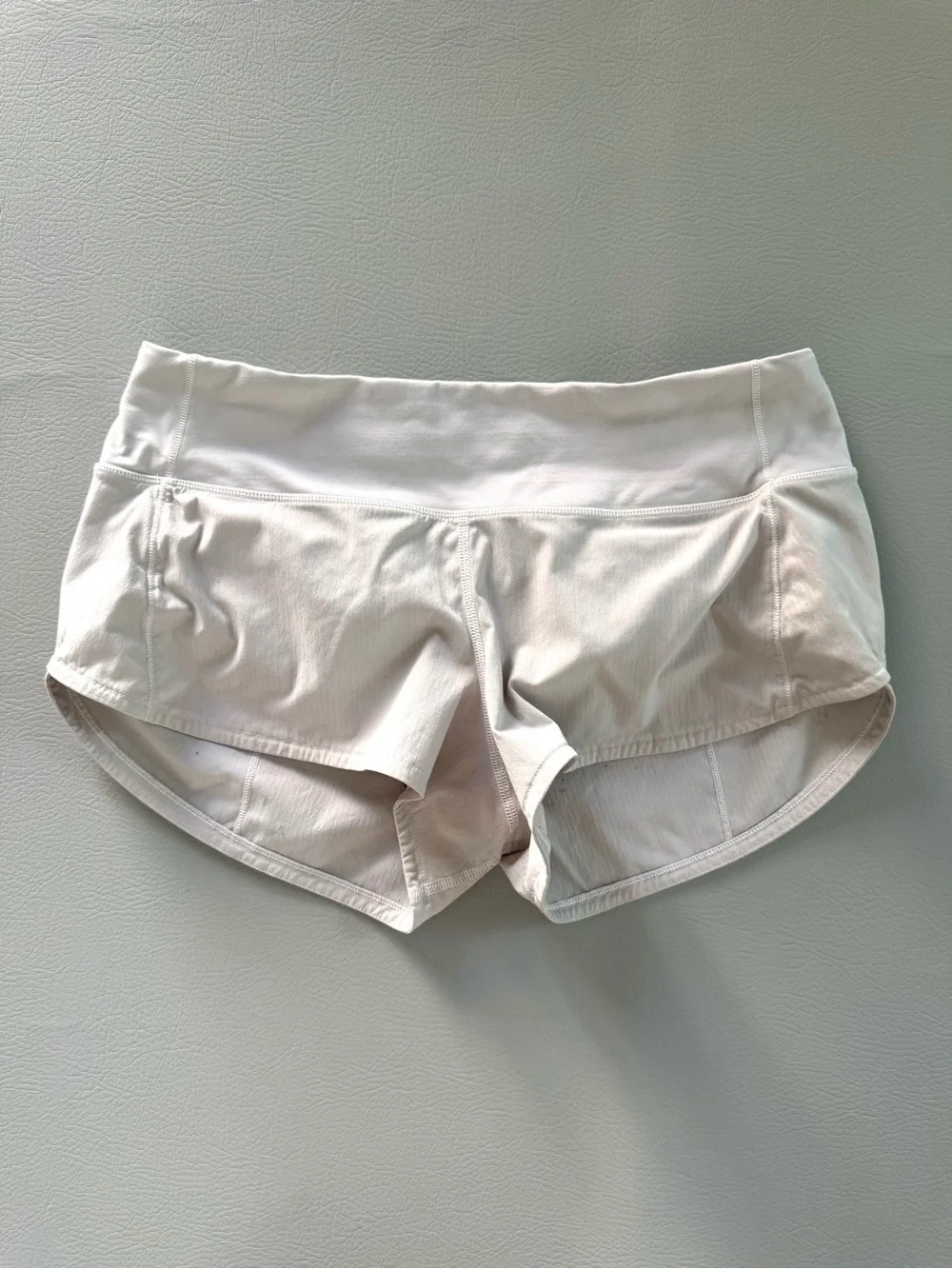 Lululemon Speed Up Short Shorts 2.5” size 4 White - Stains, Pilling & Dinginess